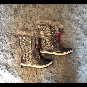 Sorel Tofino tan and brown snow boot